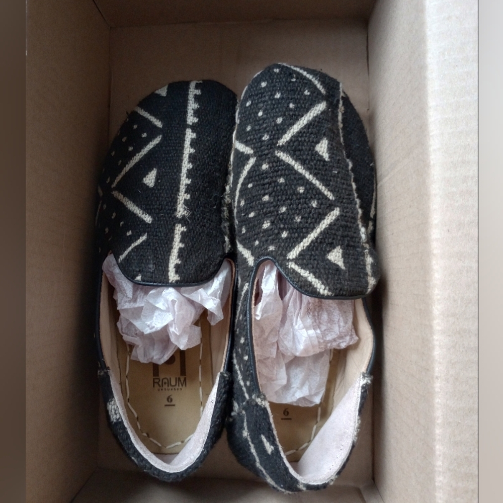 Raum Goods Women's Barefoot Grounding Mudcloth Slip-on Shoes Size 6